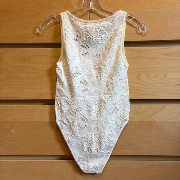 NWOT FOREVER 21 OYSTER WHITE FLOWER SEAMLESS BODYSUIT, SIZE: SMALL - Picture 2 of 3